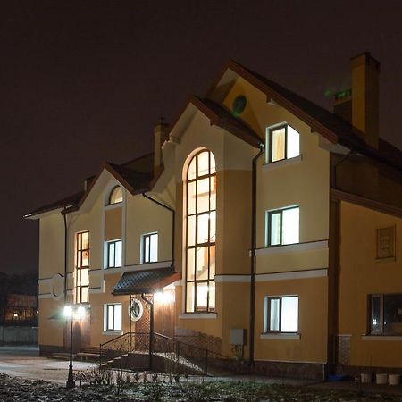 Alekselena Hotel Malekhuv Exterior photo