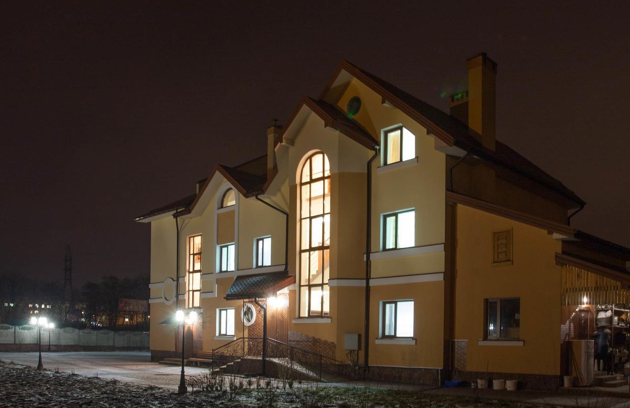 Alekselena Hotel Malekhuv Exterior photo