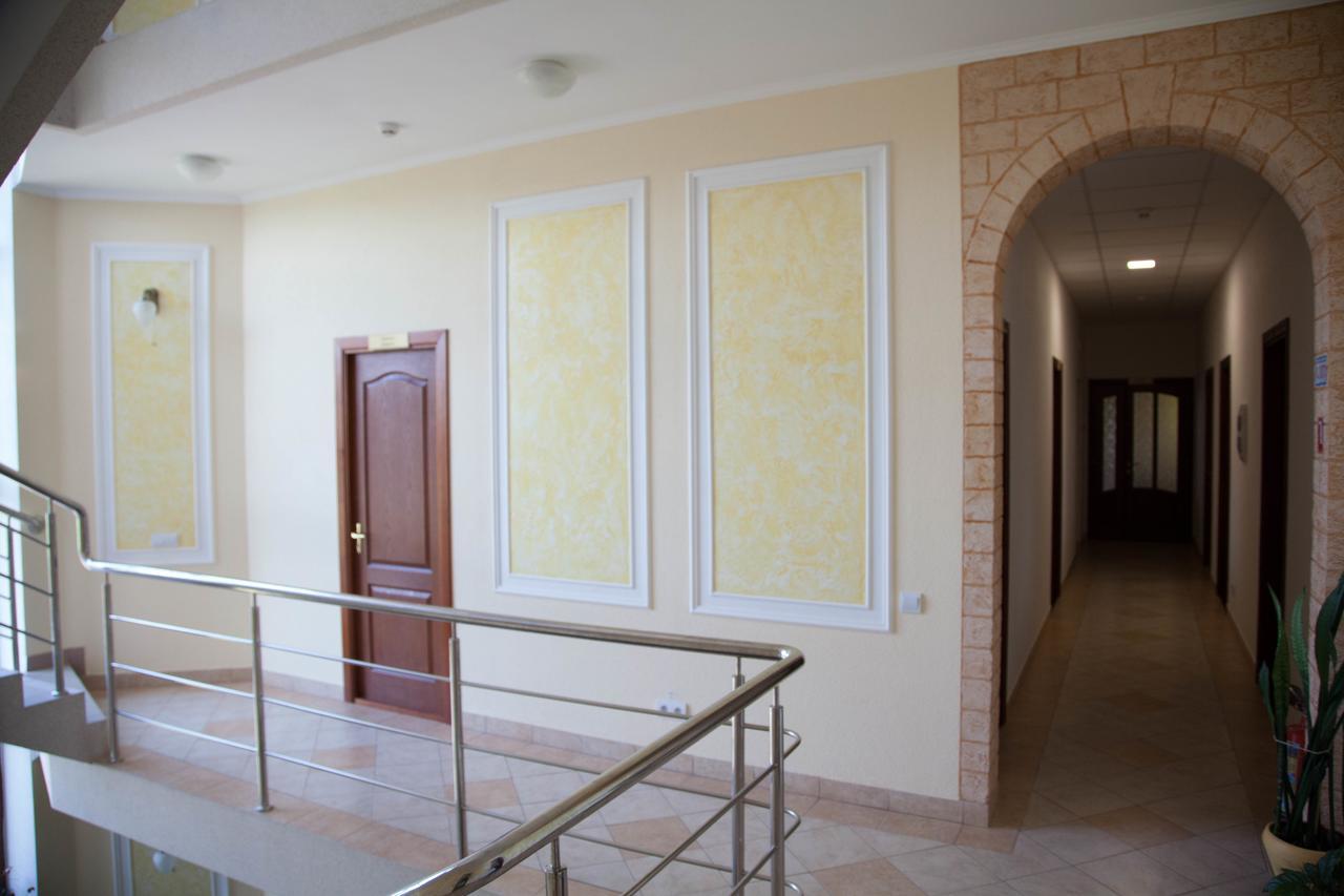 Alekselena Hotel Malekhuv Exterior photo