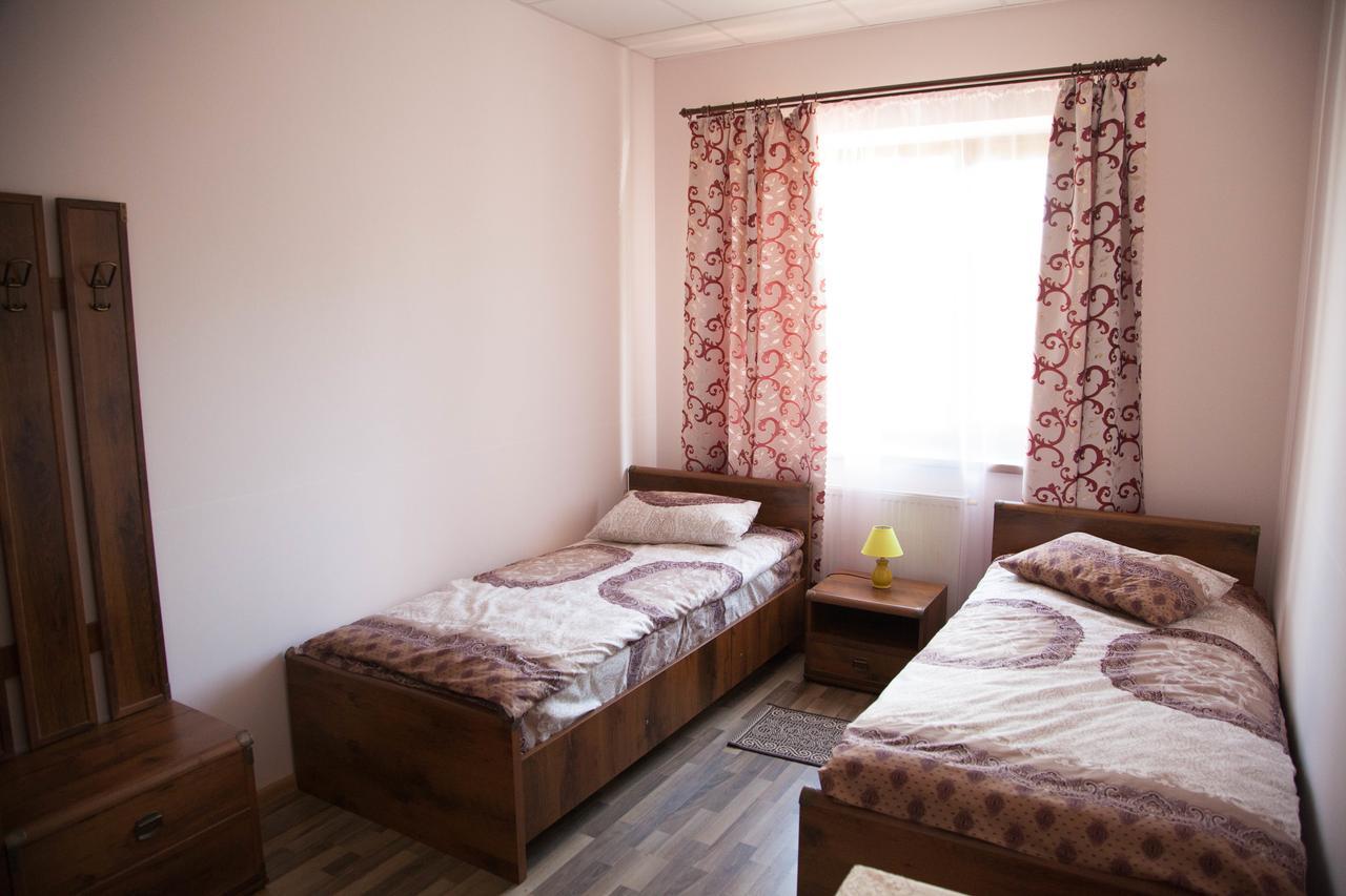 Alekselena Hotel Malekhuv Exterior photo