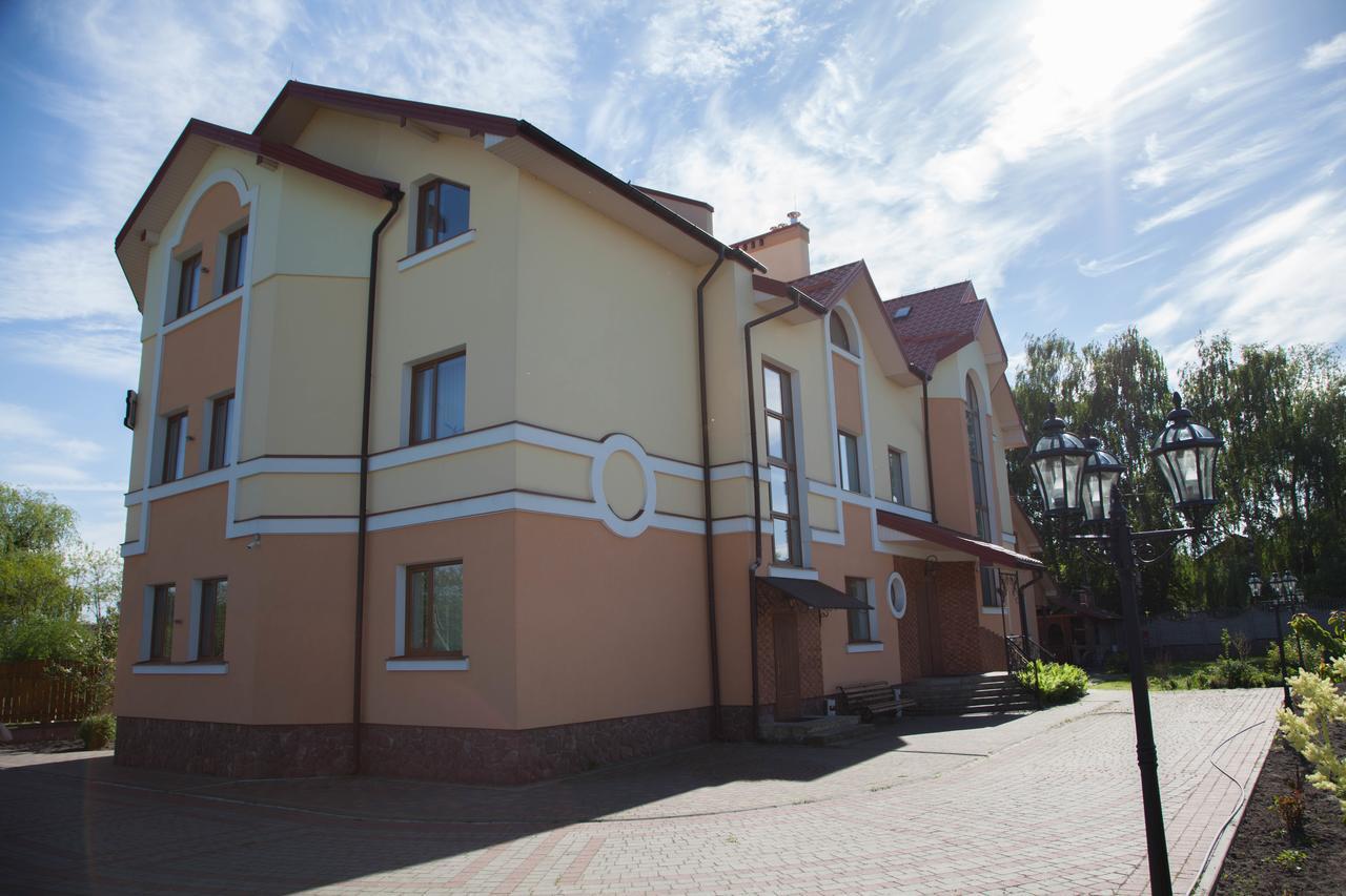 Alekselena Hotel Malekhuv Exterior photo