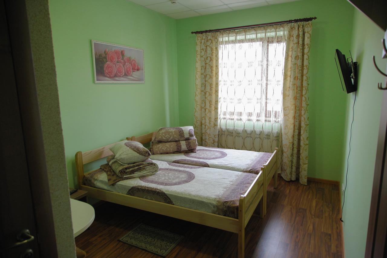 Alekselena Hotel Malekhuv Exterior photo